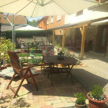 Virág Apartmanház Sopron Esterno foto