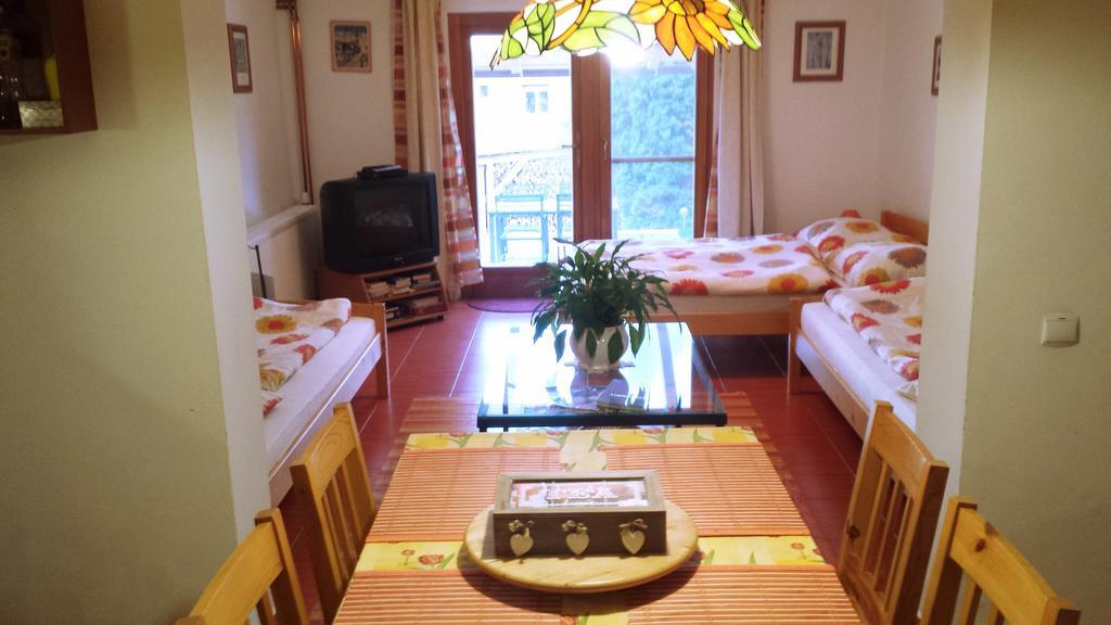 Virág Apartmanház Sopron Esterno foto
